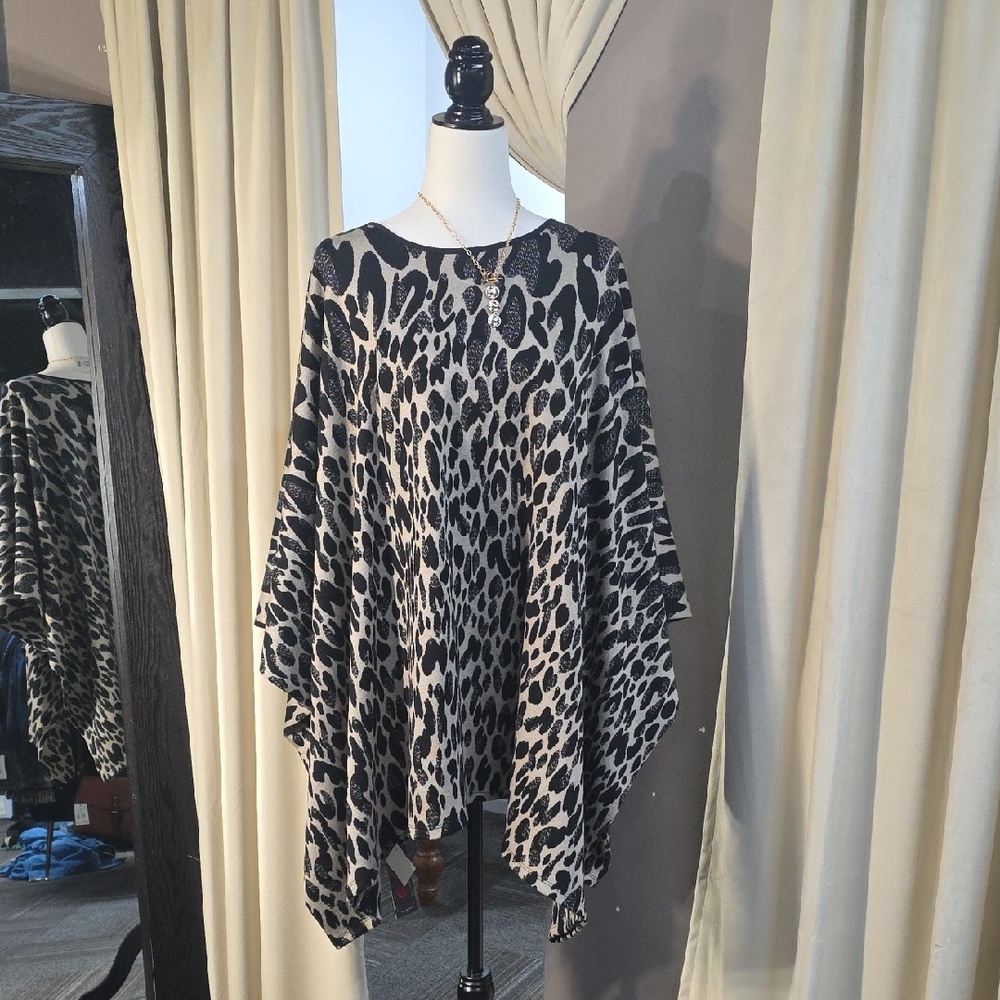 Chic Leopard Print Poncho